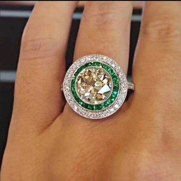 Jewelry - 💎💚Luxury Big Round Crystal Ring💚💎